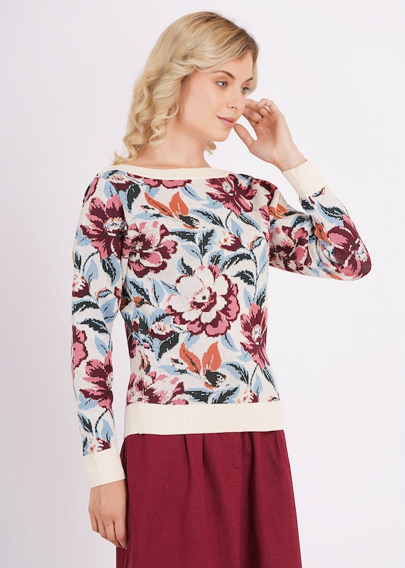Romantic Ivory Damenpullover von Circus Clothing getragen – seitliche Ansicht