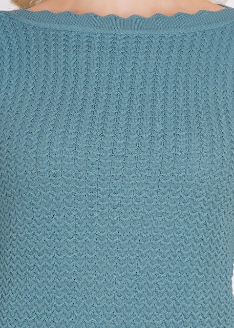 Detailaufnahme der Strickstruktur des eisblauen Circus Clothing Larkspur Pullovers