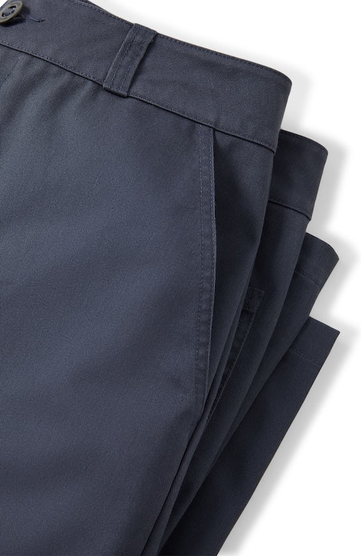 Bund- und Taschendetail der Brixton Trademark Chino Washed Navy
