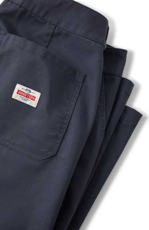 Detailansicht der Brixton Trademark Chino in Washed Navy