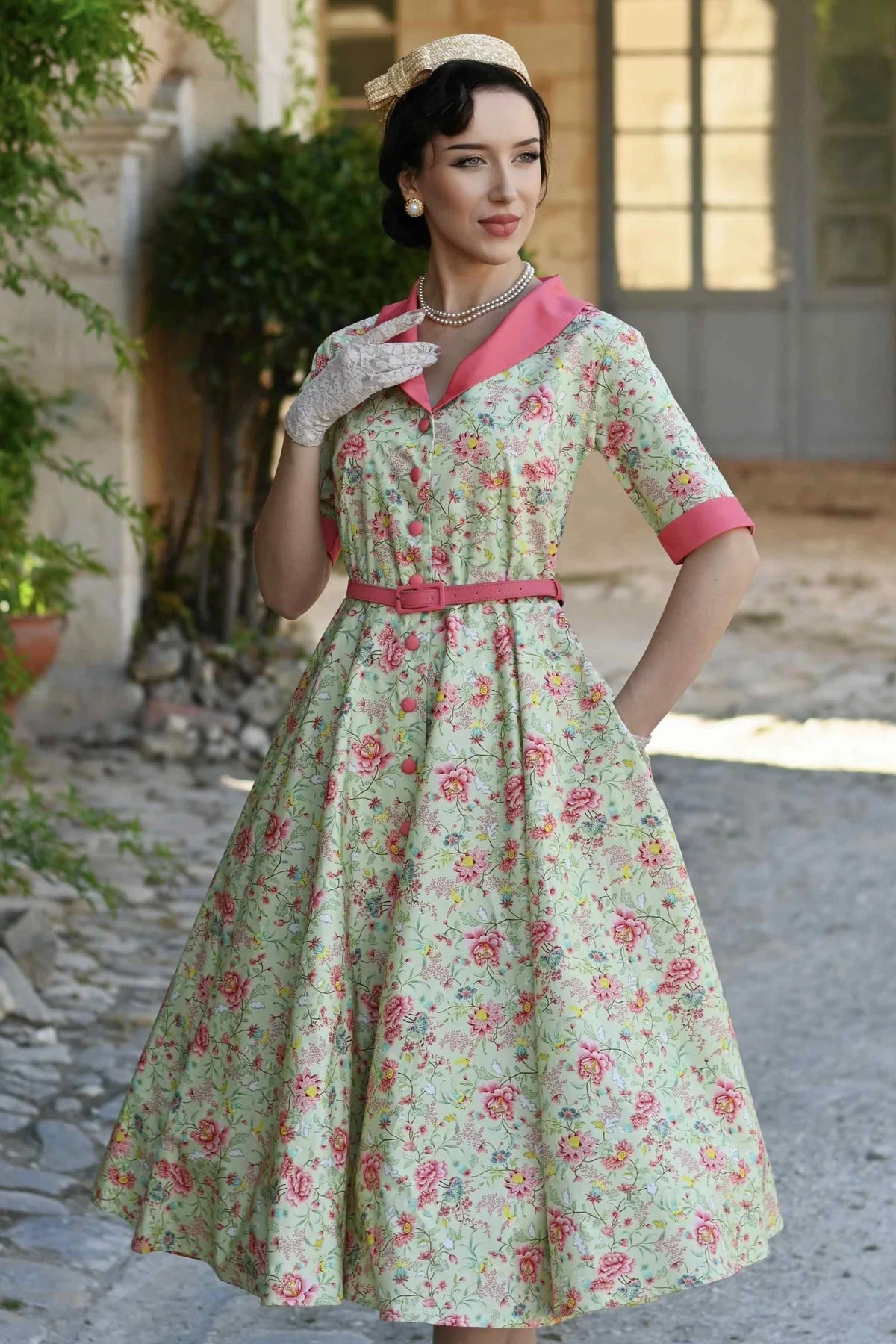 Vintage-inspiriertes Mollie Hemdblusenkleid Peony Vine mit rosa Akzenten von Dolly & Dotty