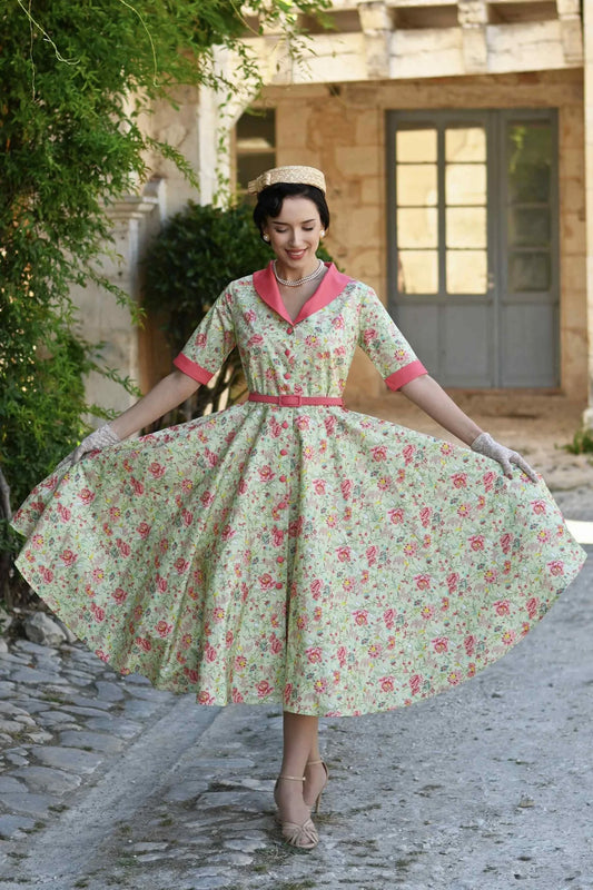Mollie Peony Vine Dress mit floralem Muster, Kontrastkragen und tailliertem Gürtel