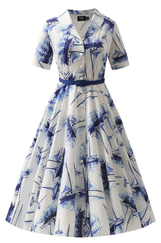 Vintage-inspiriertes Mollie Hemdblusenkleid mit blau-weißem Segelboot-Print von Dolly & Dotty