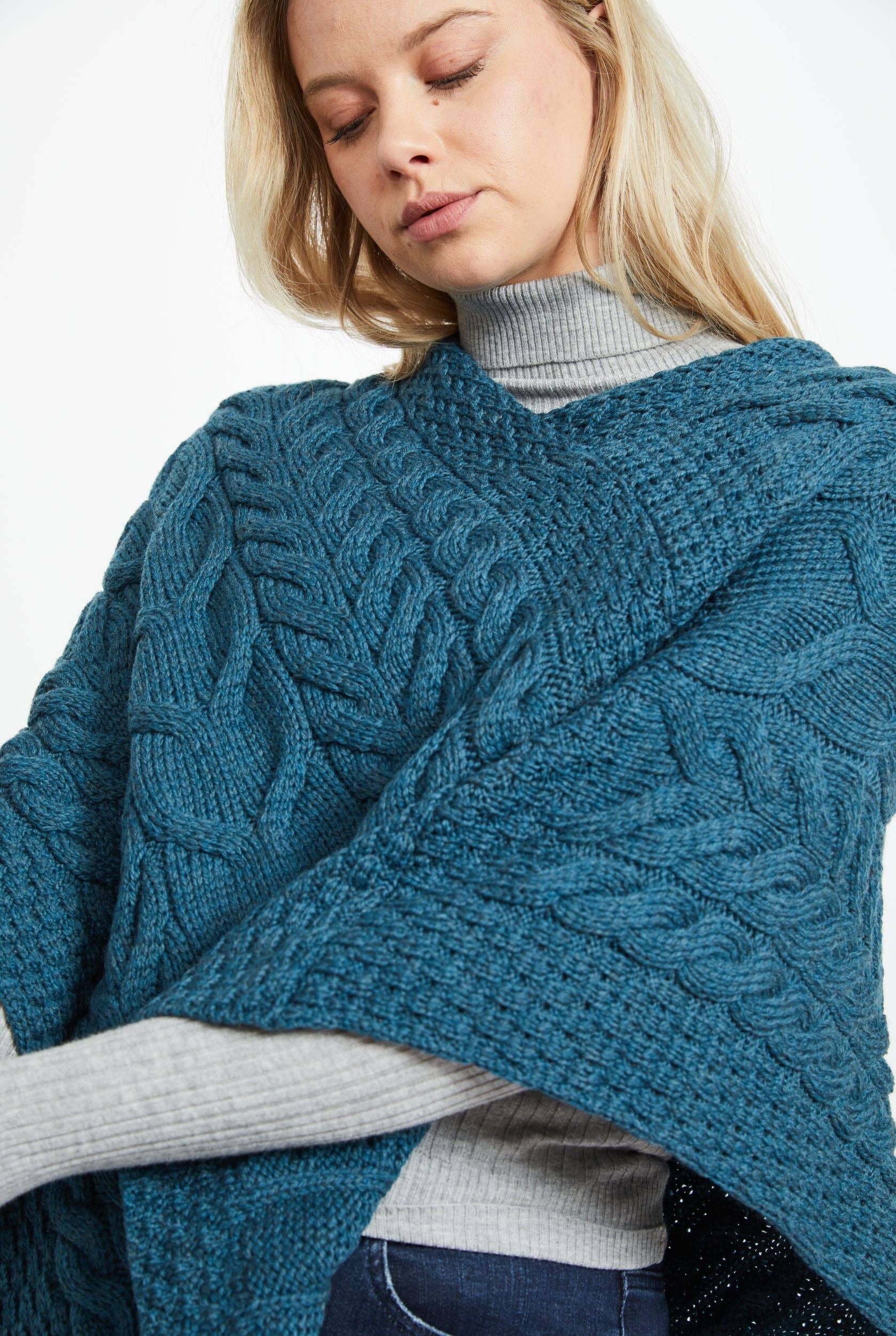 Aasleagh Falls Damen Aran Poncho - Teal - Dotty&Dan