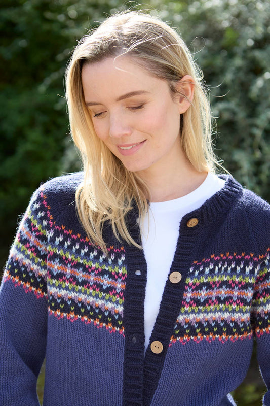 Iona Woll Fair Isle Feinstrick Ganzjahres-Cardigan Denimblau - Dotty&Dan