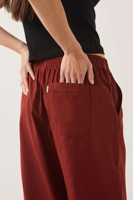 Brixton Lounge Pant Dark Brick Rückansicht im Relaxed Fit