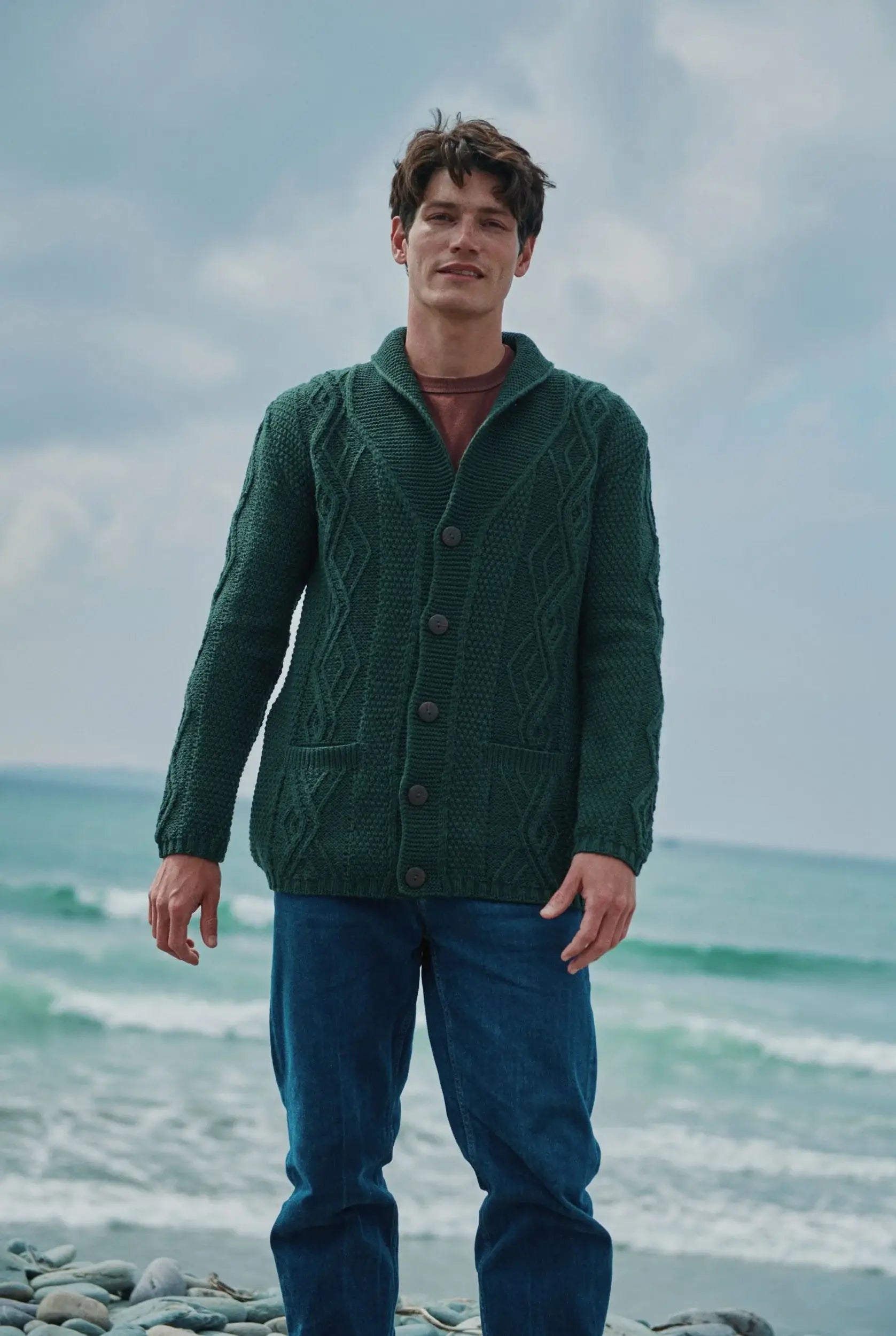 Aran-Strickjacke für Herren mit Schalkragen und Knöpfen