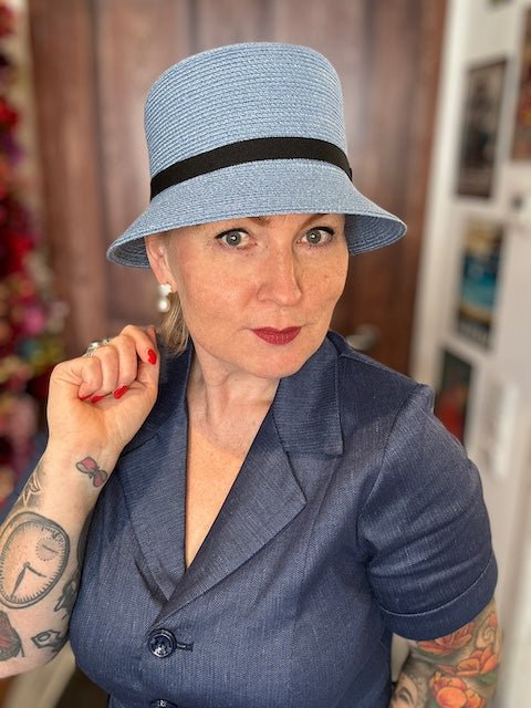 1930 Haube in eisblau - Dotty&Dan