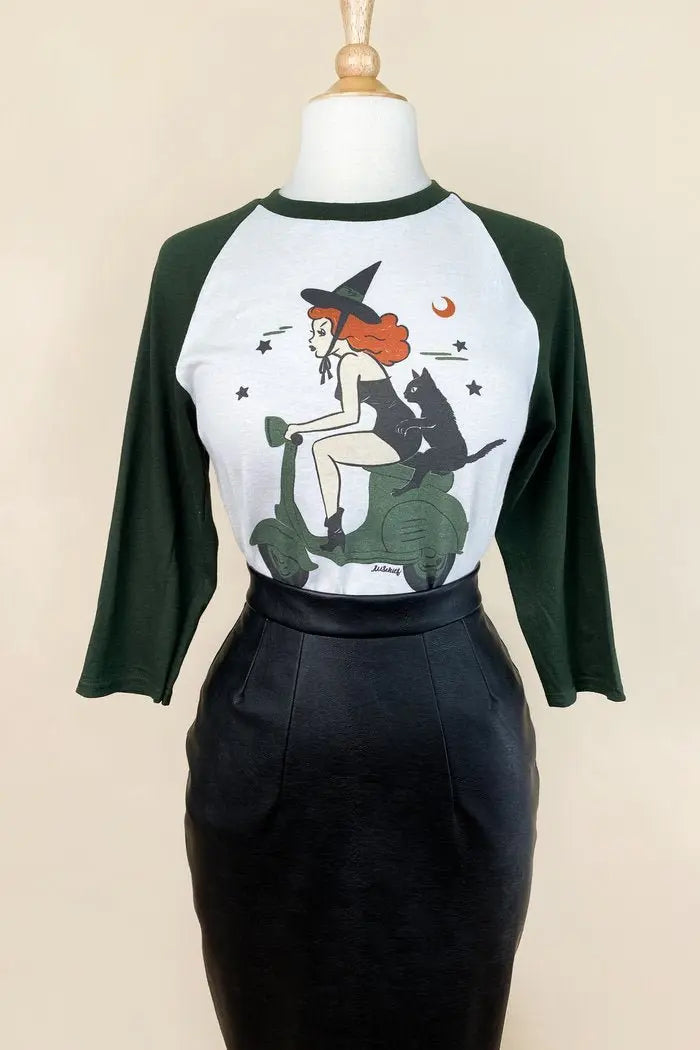 Halloween Pin up Hexe mit Kater - Raglan Shirt weiss/grün - Dotty&Dan