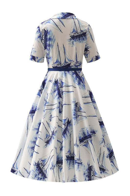 Detailansicht des Sail Boat Prints auf dem 50er Jahre Hemdblusenkleid Mollie