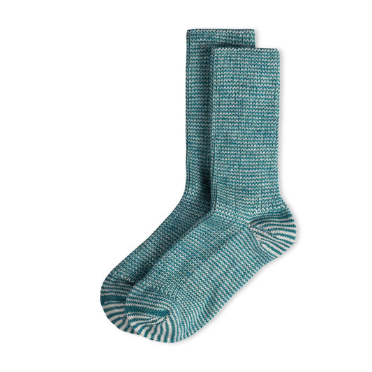 Blau-weiße Verve Ringelsocken von Ferdinand mit Alpakawolle, hergestellt in Tschechien.