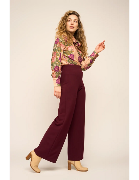 Very Cherry Mayka Bluse mit Schleifenkragen und langen Ärmeln